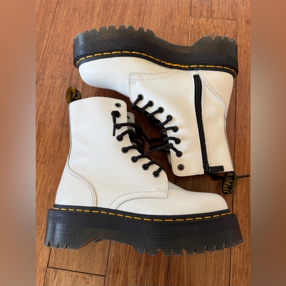 SOLD⚫️Doc Dr. Martens Jadon Women's Size 7 Smooth Leather Platform White Boots - Picture 7 of 12